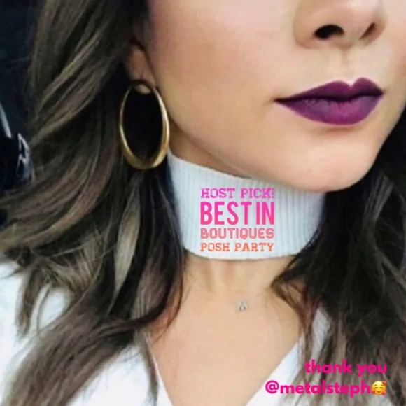 Stella & Dot | Modern Forward Facing Gold Georgia Hoops - Picture 2 of 10